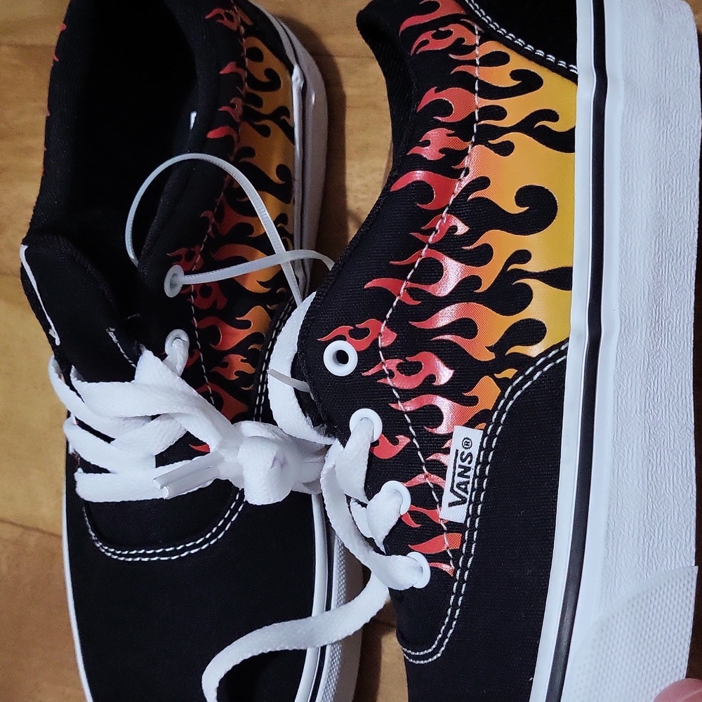 NWOT Vans size 4 Ward flame‎ lace up running shoes black, orange, red - Picture 7 of 8
